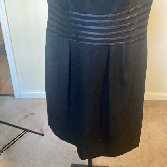 PRE-OWNED Banana Republic Women’s Black Sheath Dress Sleeveless Dress - Picture 3 of 12
